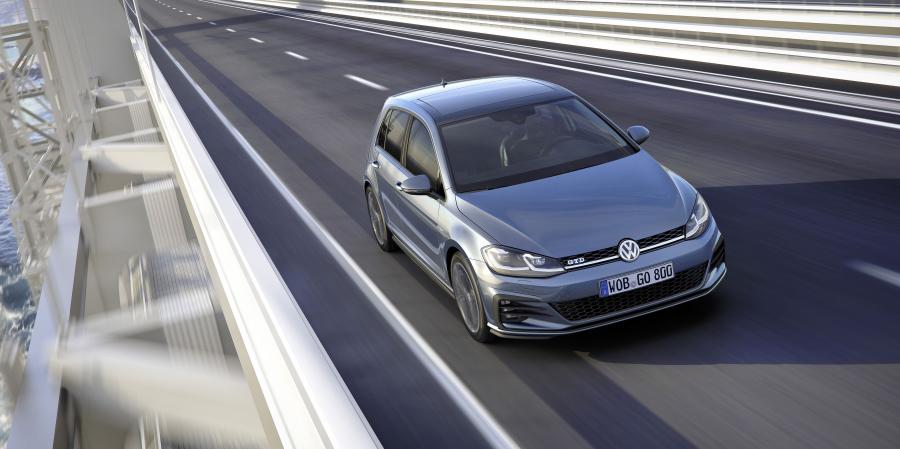  Volkswagen Golf GTD 5-Door 2017 года  (WW) (фото 2 из 58)